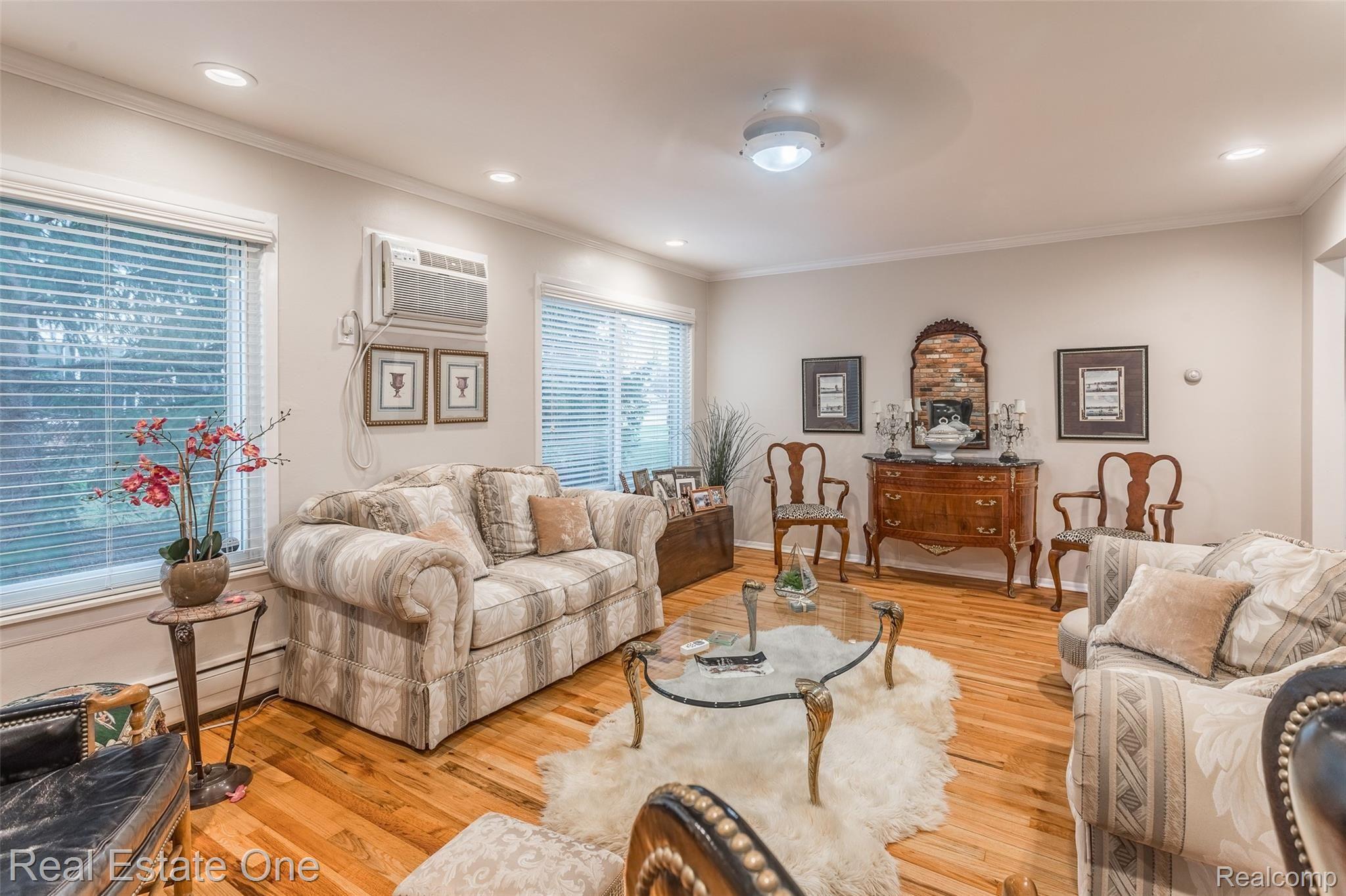 697 West Maple Road, Unit 31 Clawson, MI 48017 - Photo 9 of 20 Maple-12.jpg
