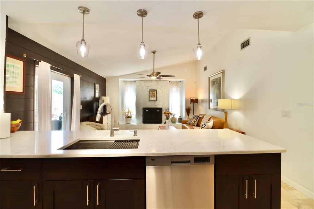9200 Walsingham Road Largo, FL 33773 - Photo 10 of 41 Gallery Image 10