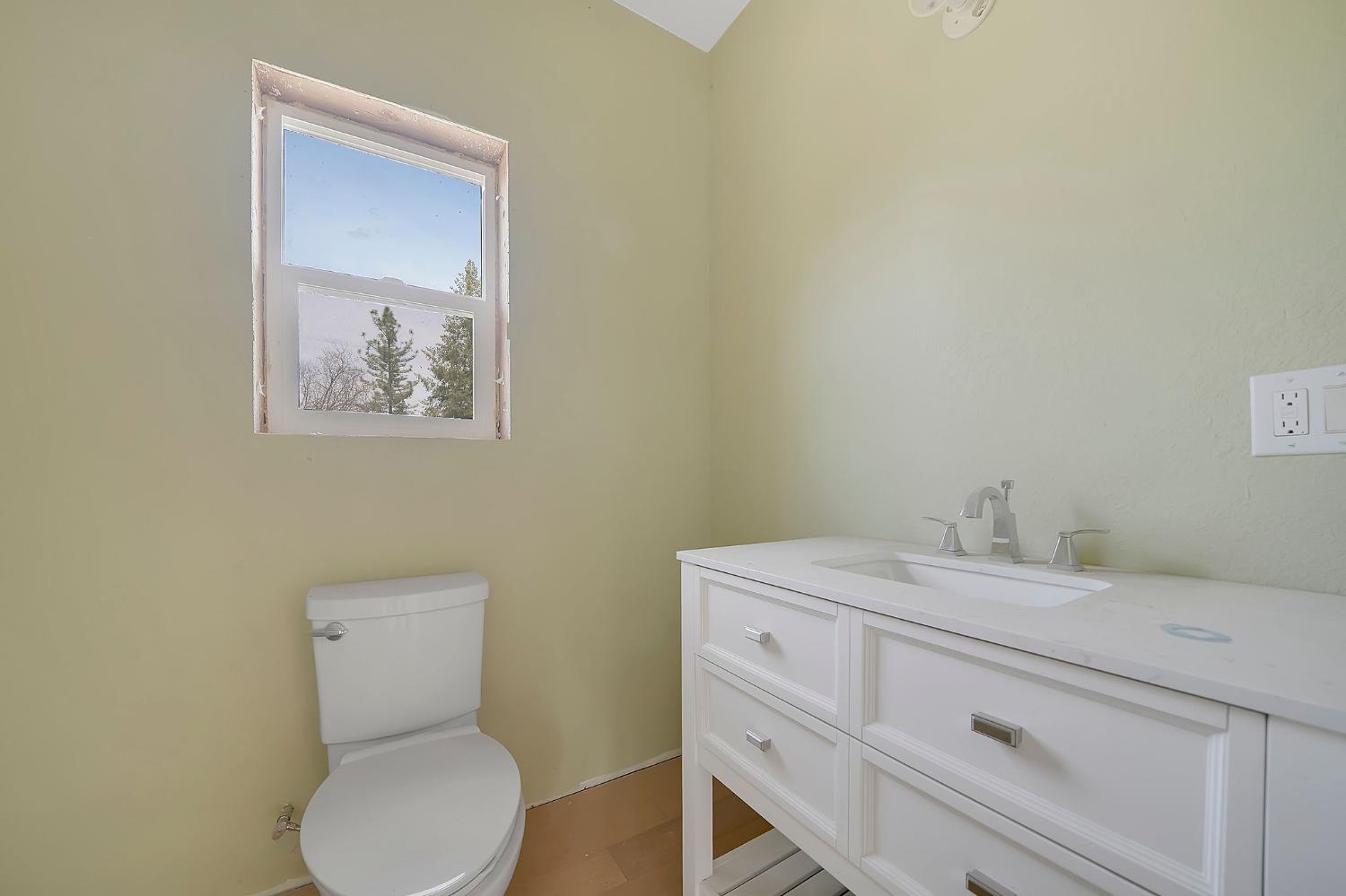 2383 Independence Rail Road Flat, CA 95248 - Photo 32 of 46 bathroom in guest apartment