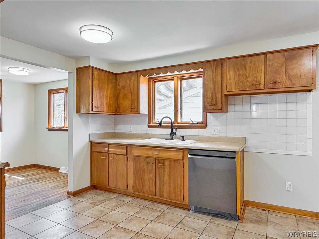 874 Beach Road Cheektowaga, NY 14225 - Photo 21 of 38