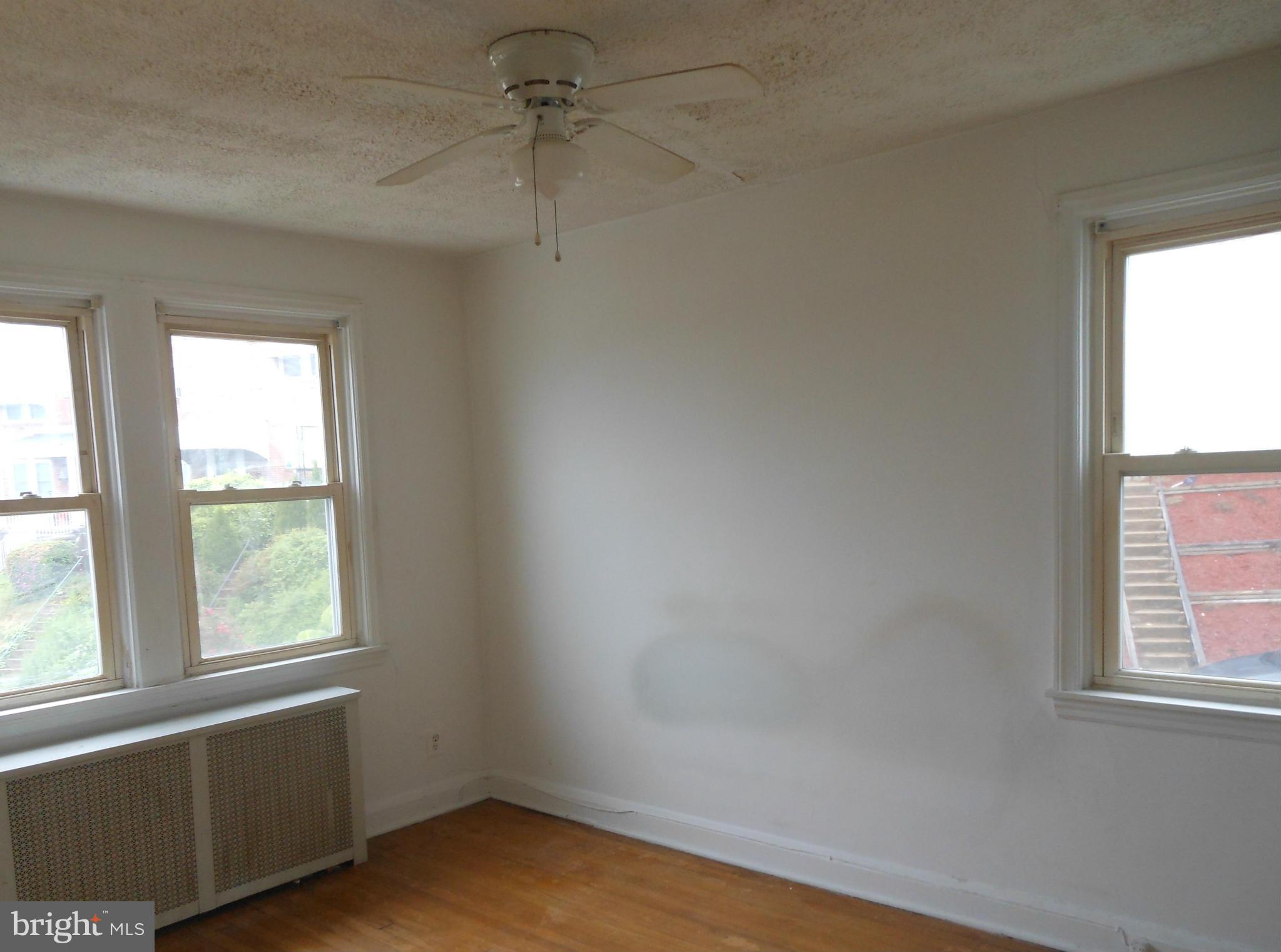 4000 Century Road Baltimore, MD 21206 - Photo 2 of 13 Living Room