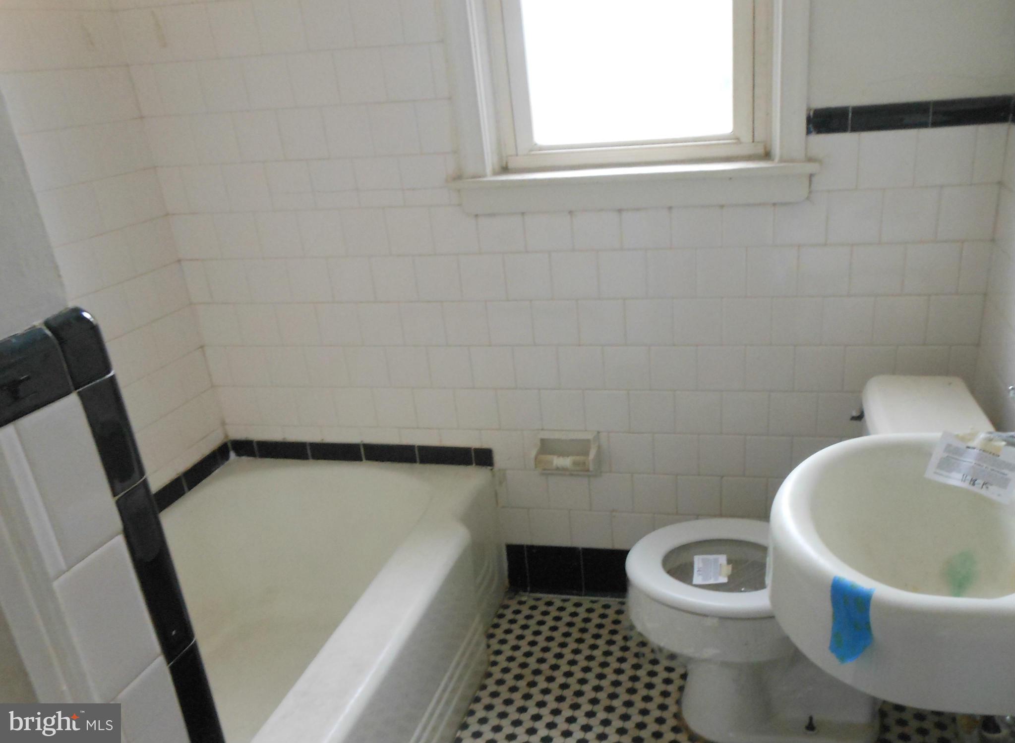 4000 Century Road Baltimore, MD 21206 - Photo 8 of 13 Bath