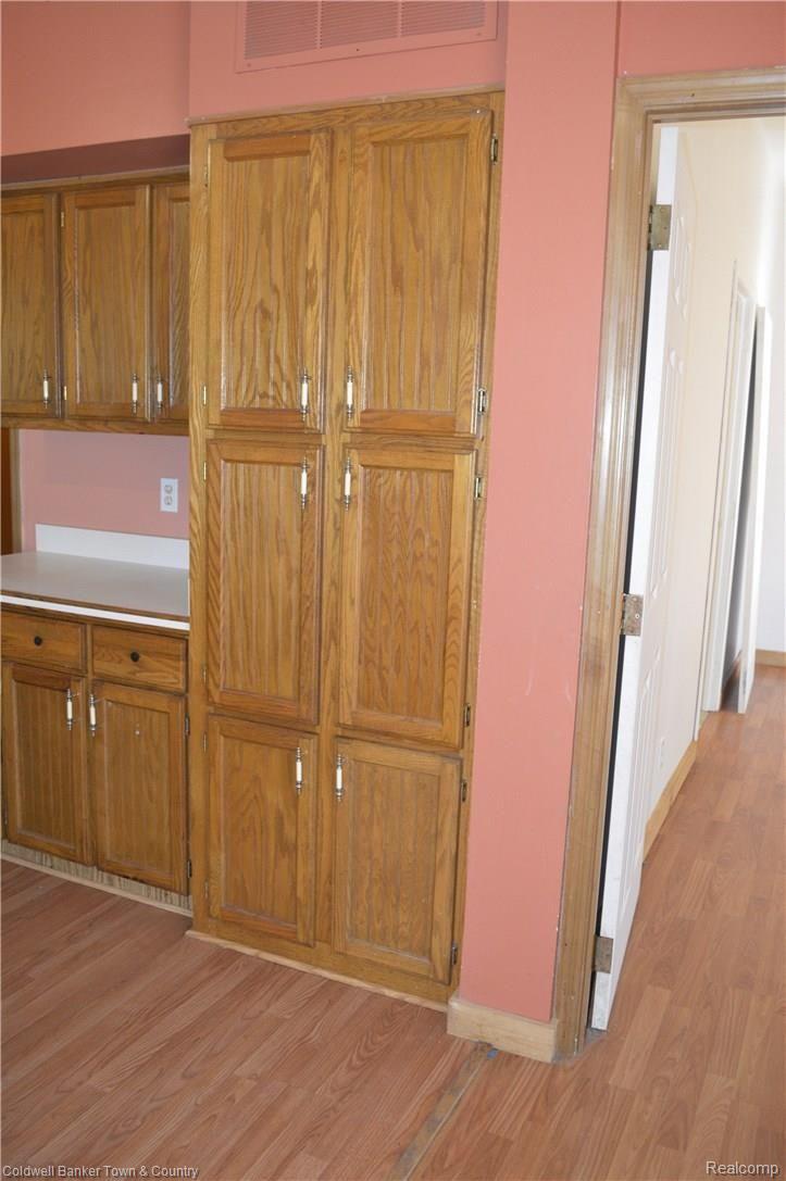 7083 Brophy Road Howell, MI 48855 - Photo 11 of 29 LOTS OF CABINET SPACE