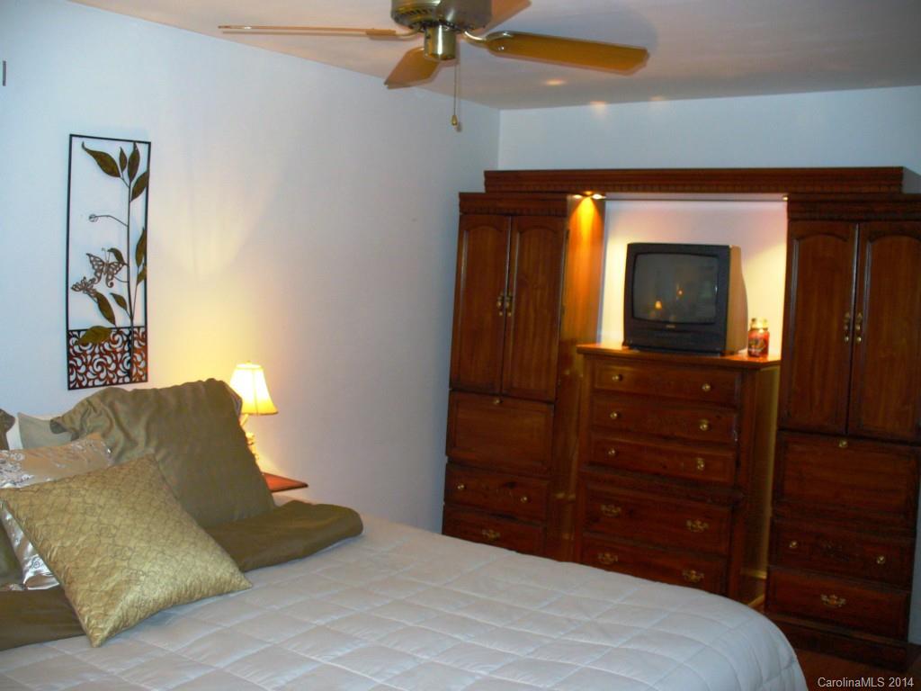 427 Boyce Road Charlotte, NC 28211 - Photo 12 of 24 Gallery Image 12