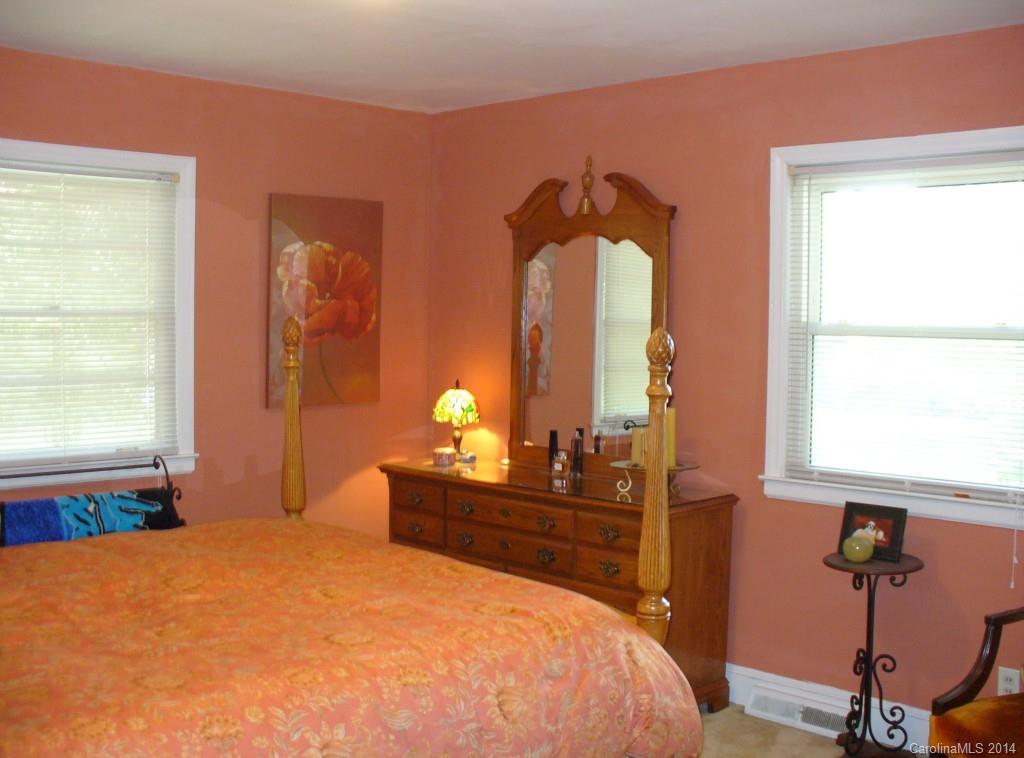 427 Boyce Road Charlotte, NC 28211 - Photo 13 of 24 Gallery Image 13