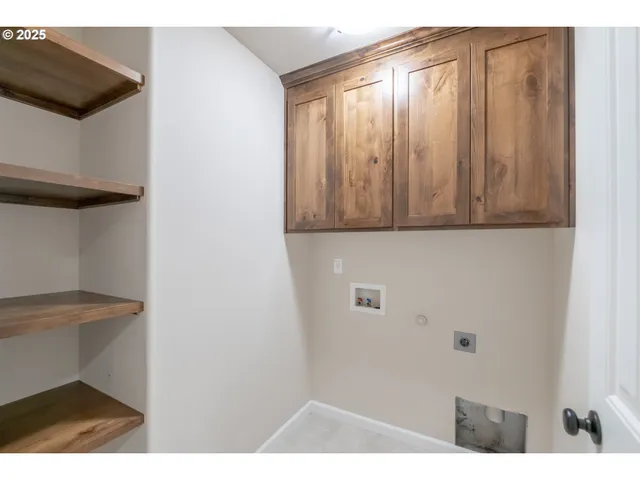 $535,000 | 383 Northwest Denton Avenue, Dallas, OR 97338