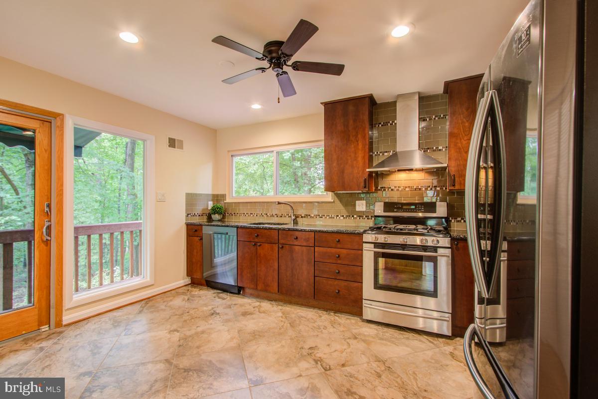 14813 Stonegate Terrace Silver Spring, MD 20905 - Photo 12 of 42 Gallery Image 12