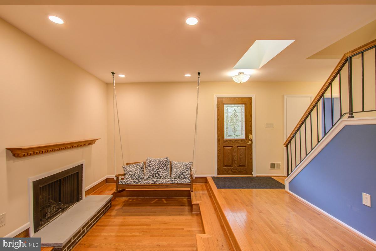 14813 Stonegate Terrace Silver Spring, MD 20905 - Photo 4 of 42 Gallery Image 4