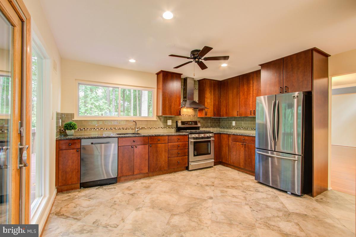 14813 Stonegate Terrace Silver Spring, MD 20905 - Photo 10 of 42 Gallery Image 10