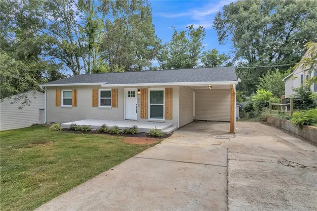 a view of a house with a yard and garage