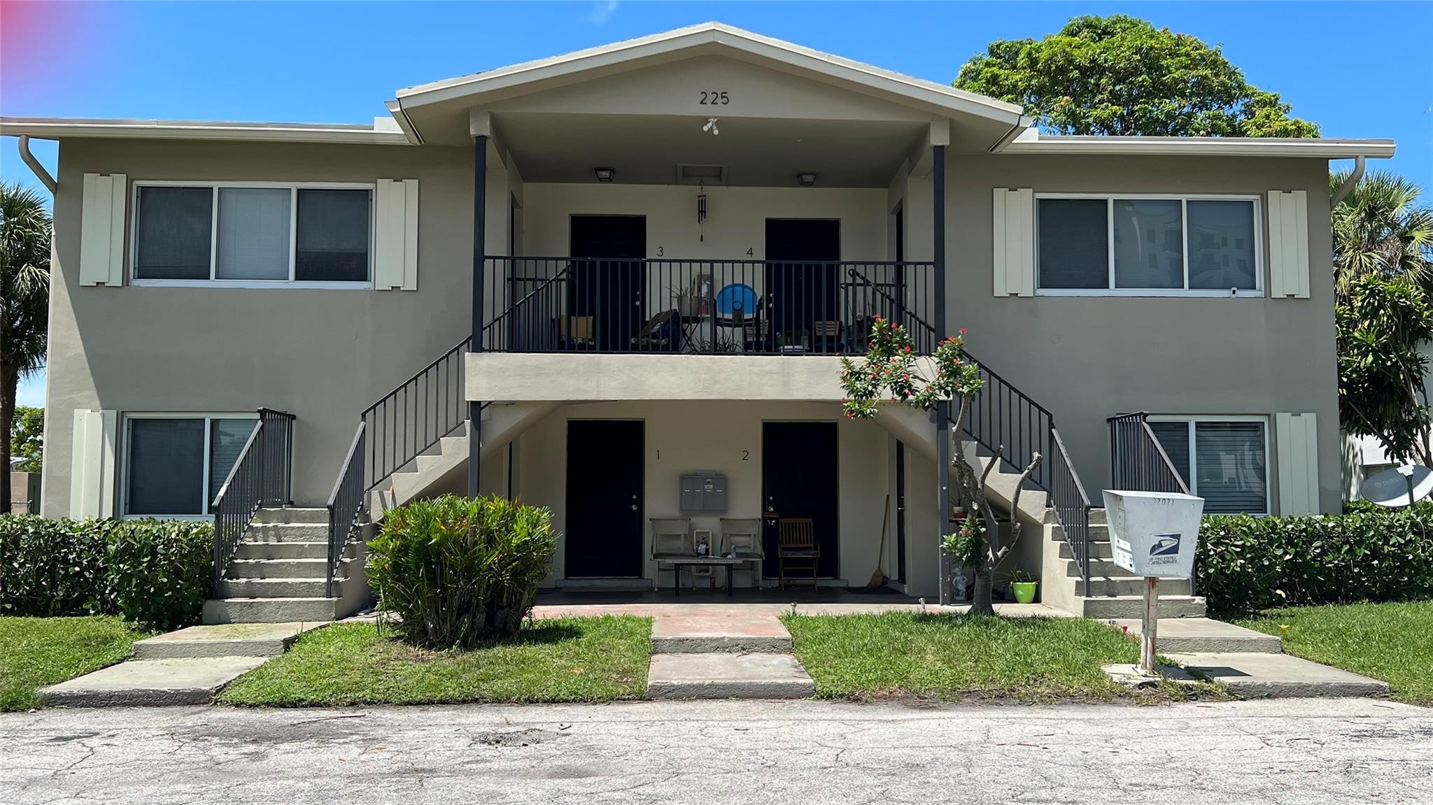 225 Southwest 7th Street, Unit 3 Boca Raton, FL 33432 - Photo 1 of 17 Photo 1