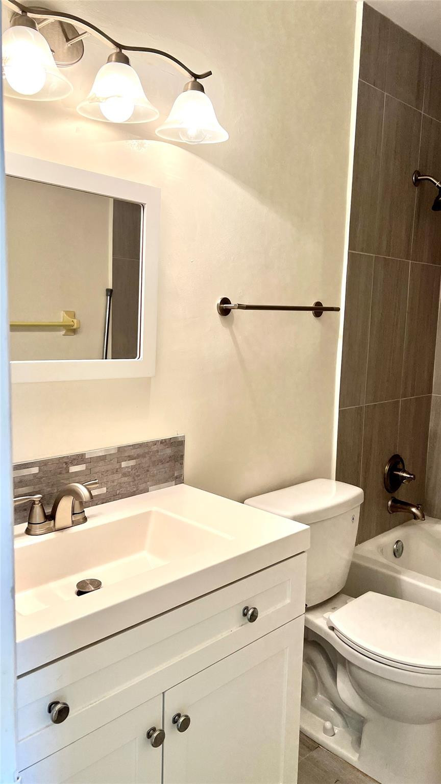 225 Southwest 7th Street, Unit 3 Boca Raton, FL 33432 - Photo 5 of 17 Photo 5