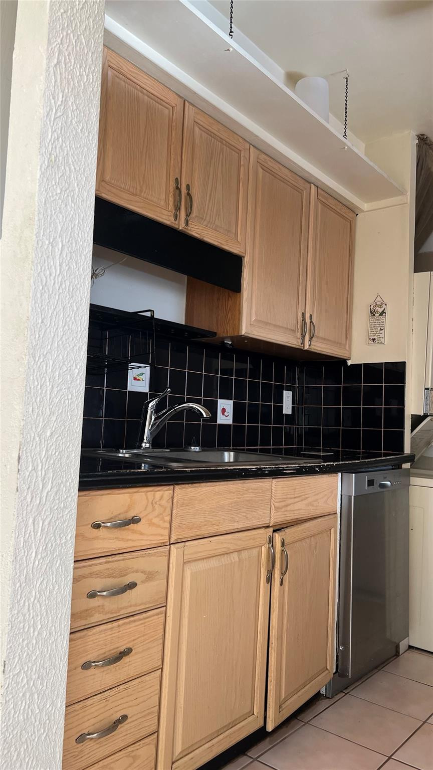 225 Southwest 7th Street, Unit 3 Boca Raton, FL 33432 - Photo 8 of 17 Photo 8
