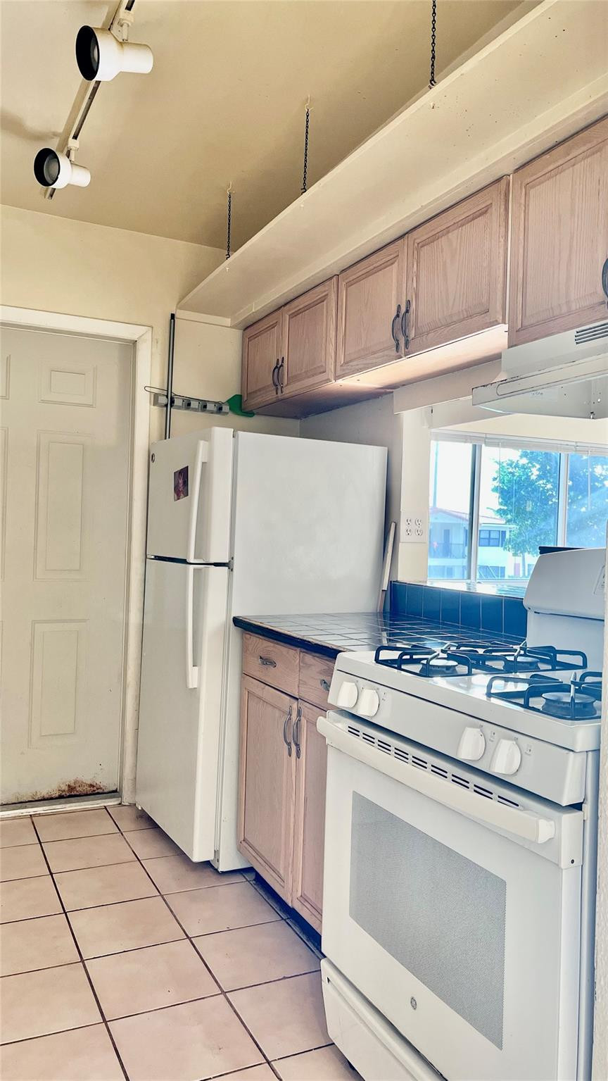 225 Southwest 7th Street, Unit 3 Boca Raton, FL 33432 - Photo 9 of 17 Photo 9