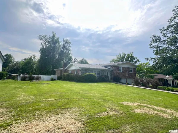 $249,000 | 204 Evergreen Drive, Anna, IL 62906