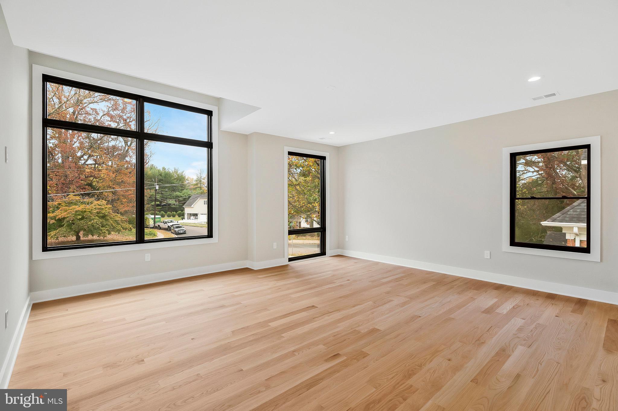 1907 Foxhall Road McLean, VA 22101 - Photo 34 of 100 Large bedroom with a separate seating area
