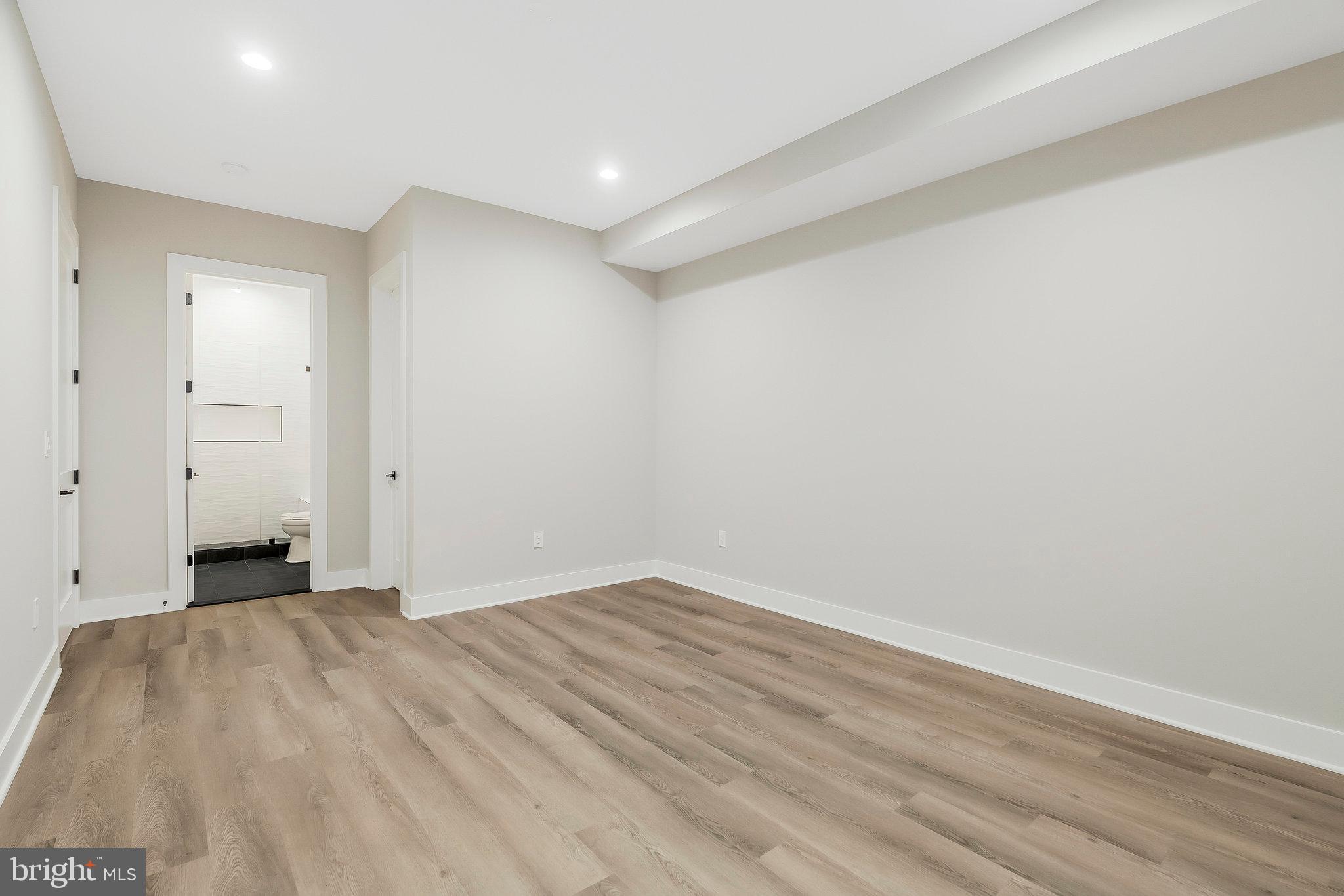 1907 Foxhall Road McLean, VA 22101 - Photo 83 of 100 Basement bedroom with full bathroom