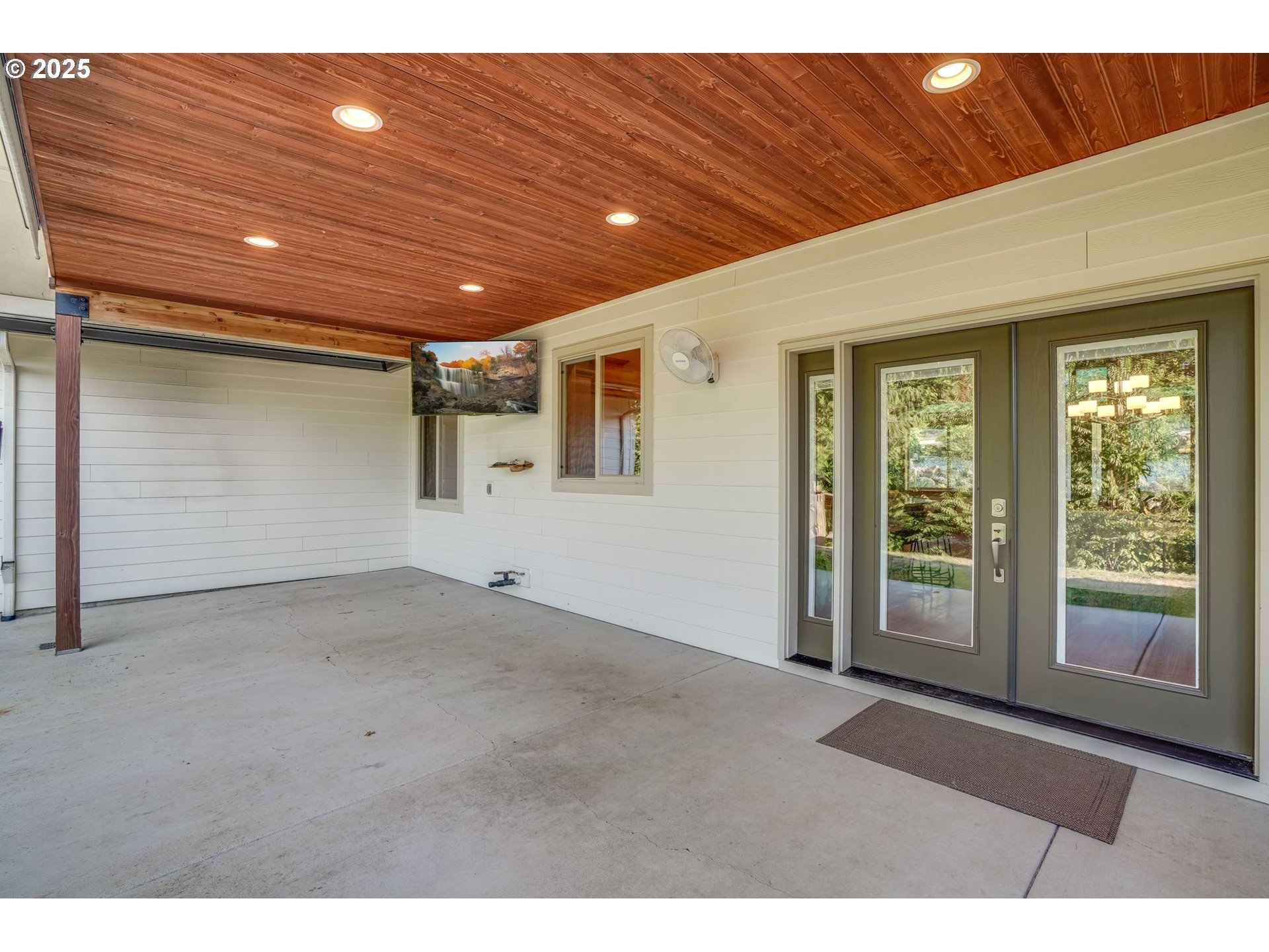 30076 Southeast Cemetery Road Estacada, OR 97023 - Photo 26 of 38 a view of an empty room with a window