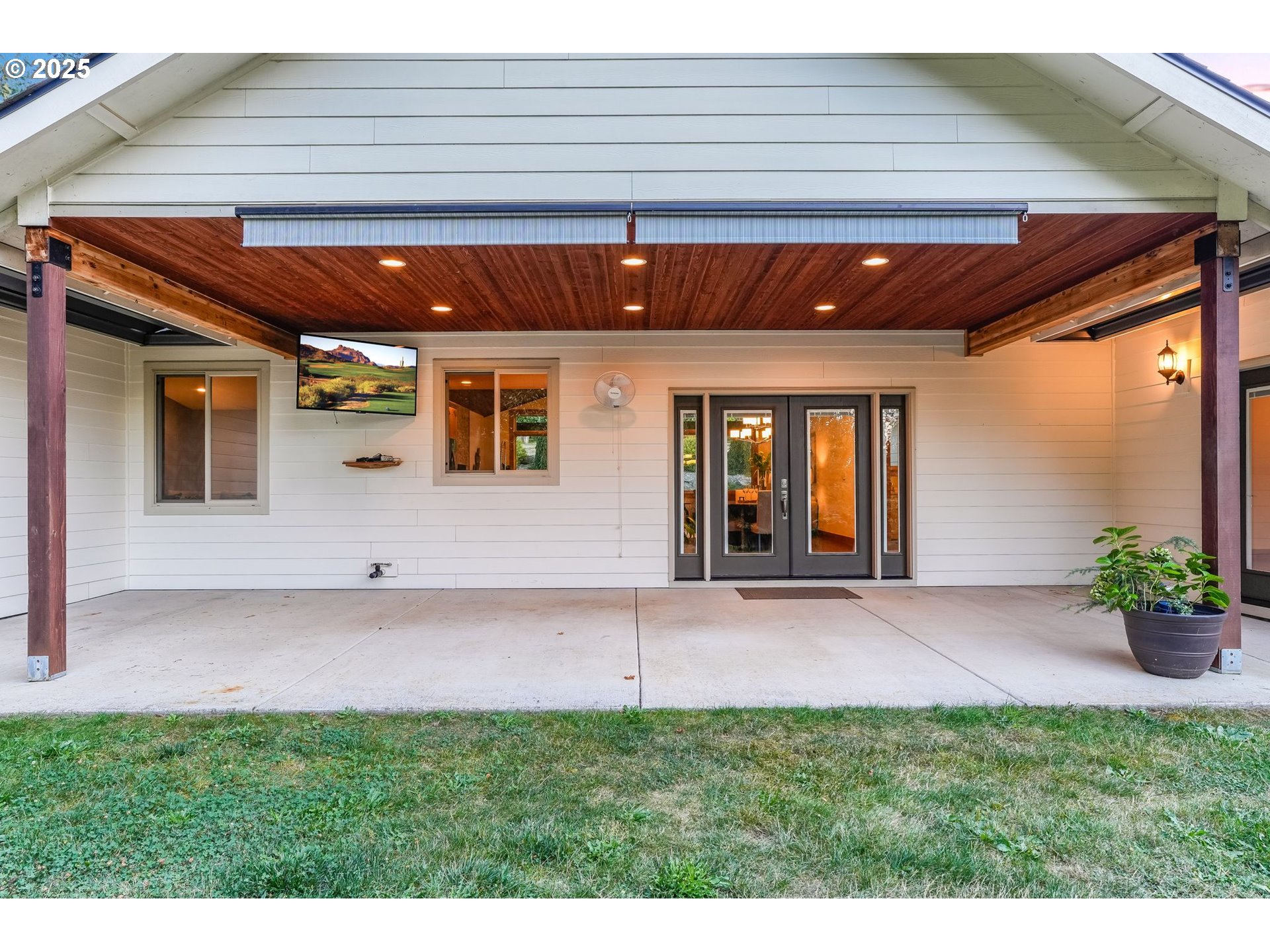 30076 Southeast Cemetery Road Estacada, OR 97023 - Photo 27 of 38 a view of a porch