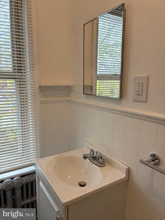 $900 | 120 Francis Street, Unit 1, Darby, PA 19023