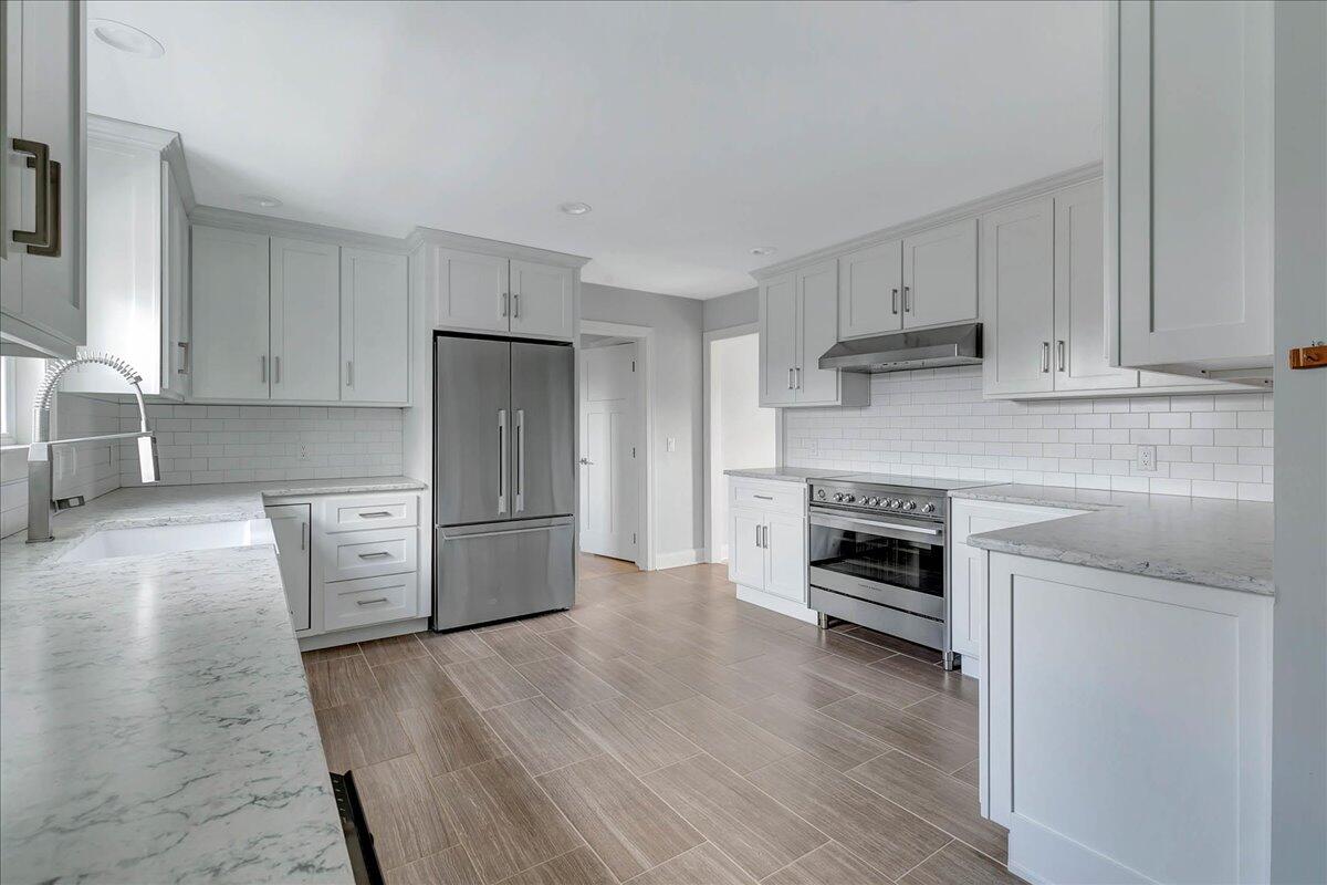 704 Hurricane Creek Road Chattanooga, TN 37421 - Photo 11 of 35 Spacious Kitchen