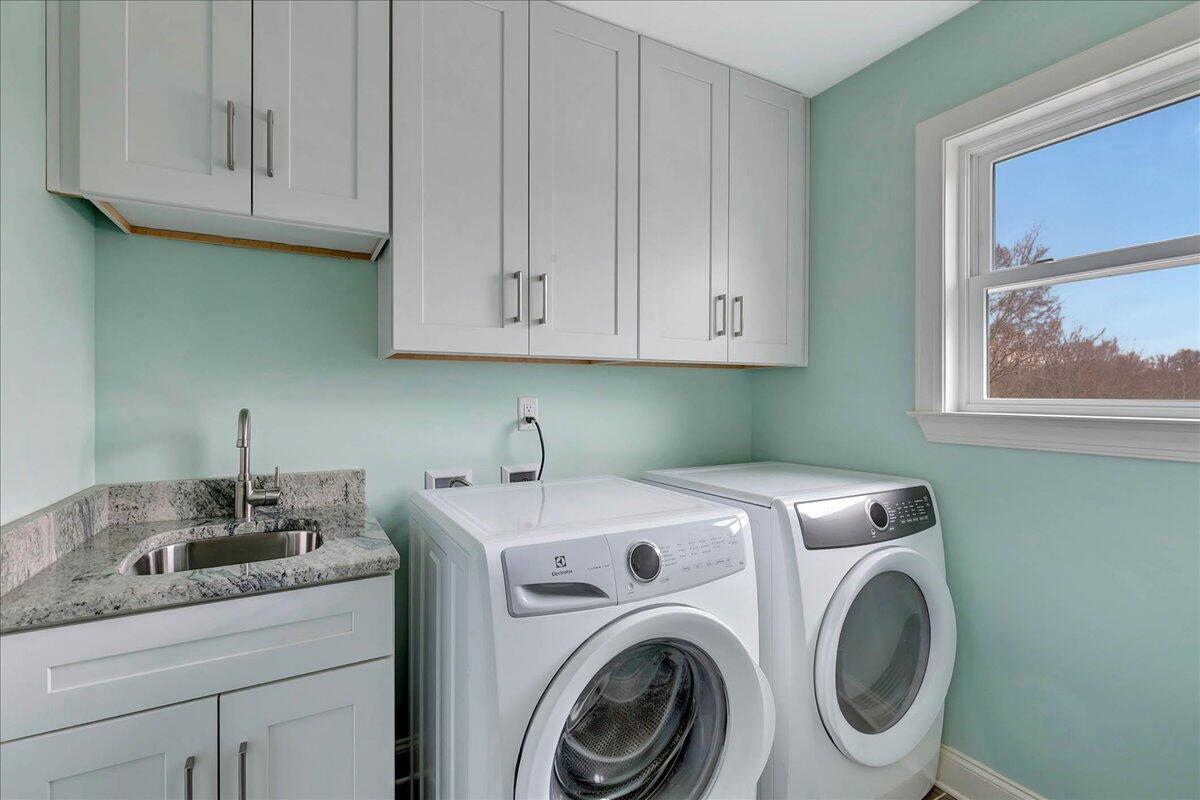 704 Hurricane Creek Road Chattanooga, TN 37421 - Photo 13 of 35 Laundry Room