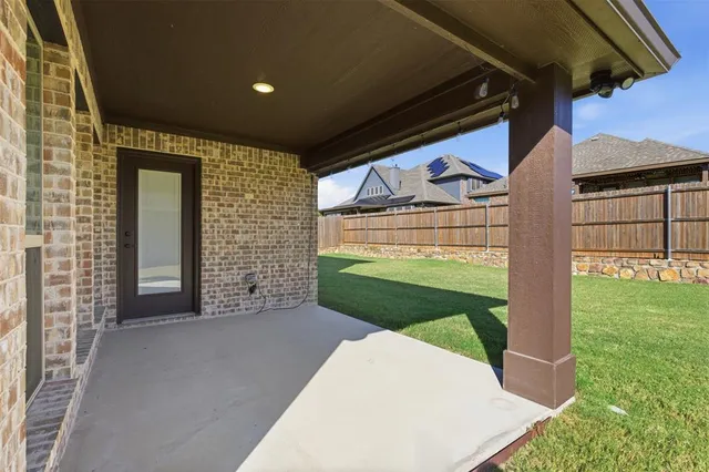 a view of a back yard of the house