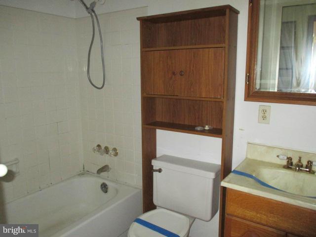 7757 Notley Road Pasadena, MD 21122 - Photo 15 of 20 Bath