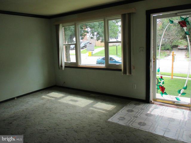 7757 Notley Road Pasadena, MD 21122 - Photo 3 of 20 Living Room