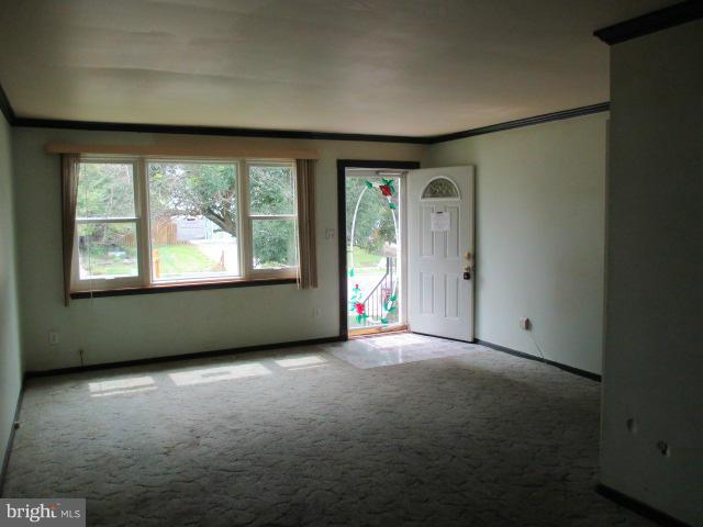 7757 Notley Road Pasadena, MD 21122 - Photo 4 of 20 Living Room