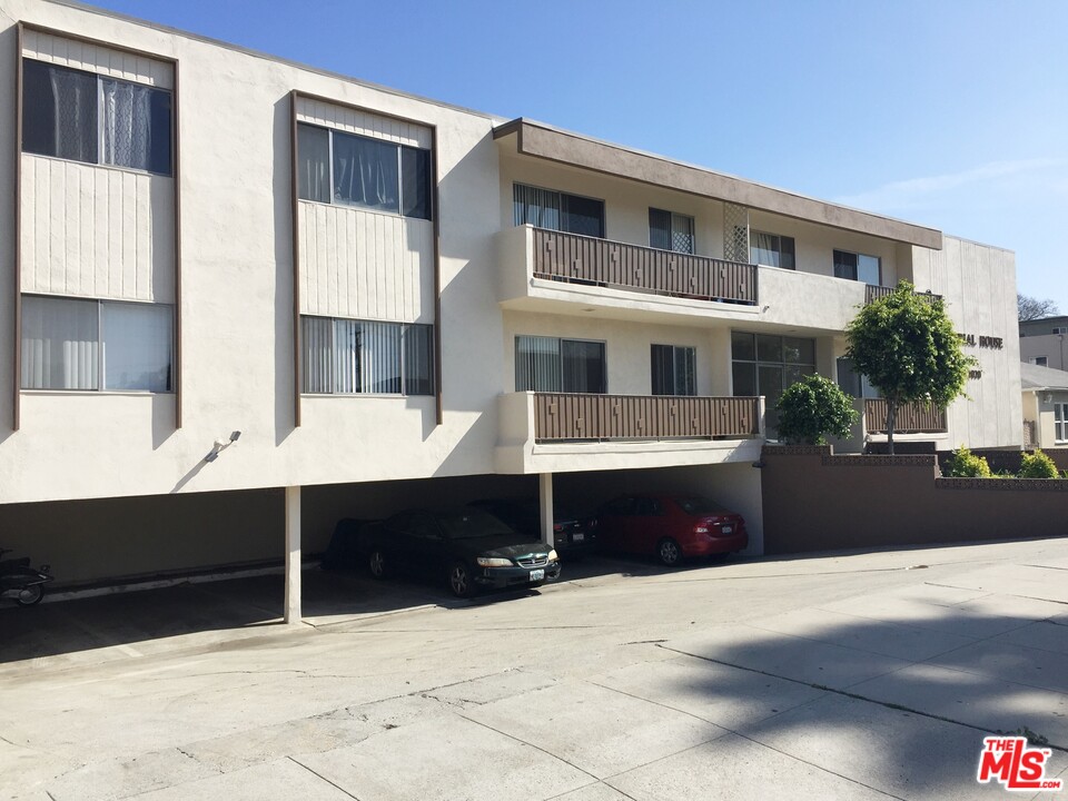 2020 Preuss Road Los Angeles, CA 90034 - Photo 1 of 1 Gallery Image 1