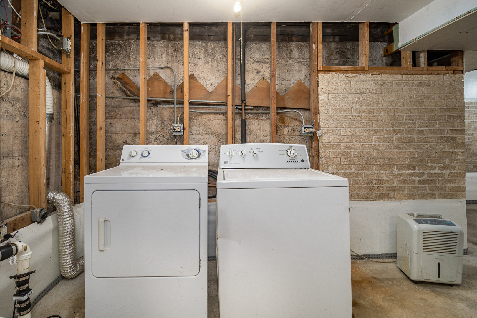 818 Clinton Street Lockport, IL 60441 - Photo 20 of 23 a utility room with dryer and washer