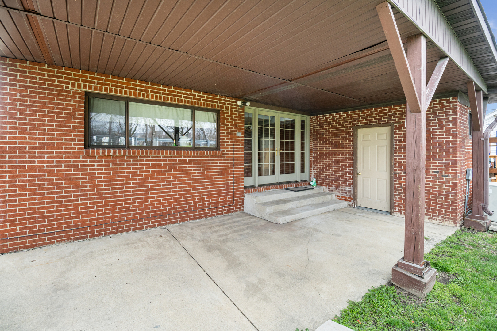 818 Clinton Street Lockport, IL 60441 - Photo 21 of 23 a view of entrance gate of a house