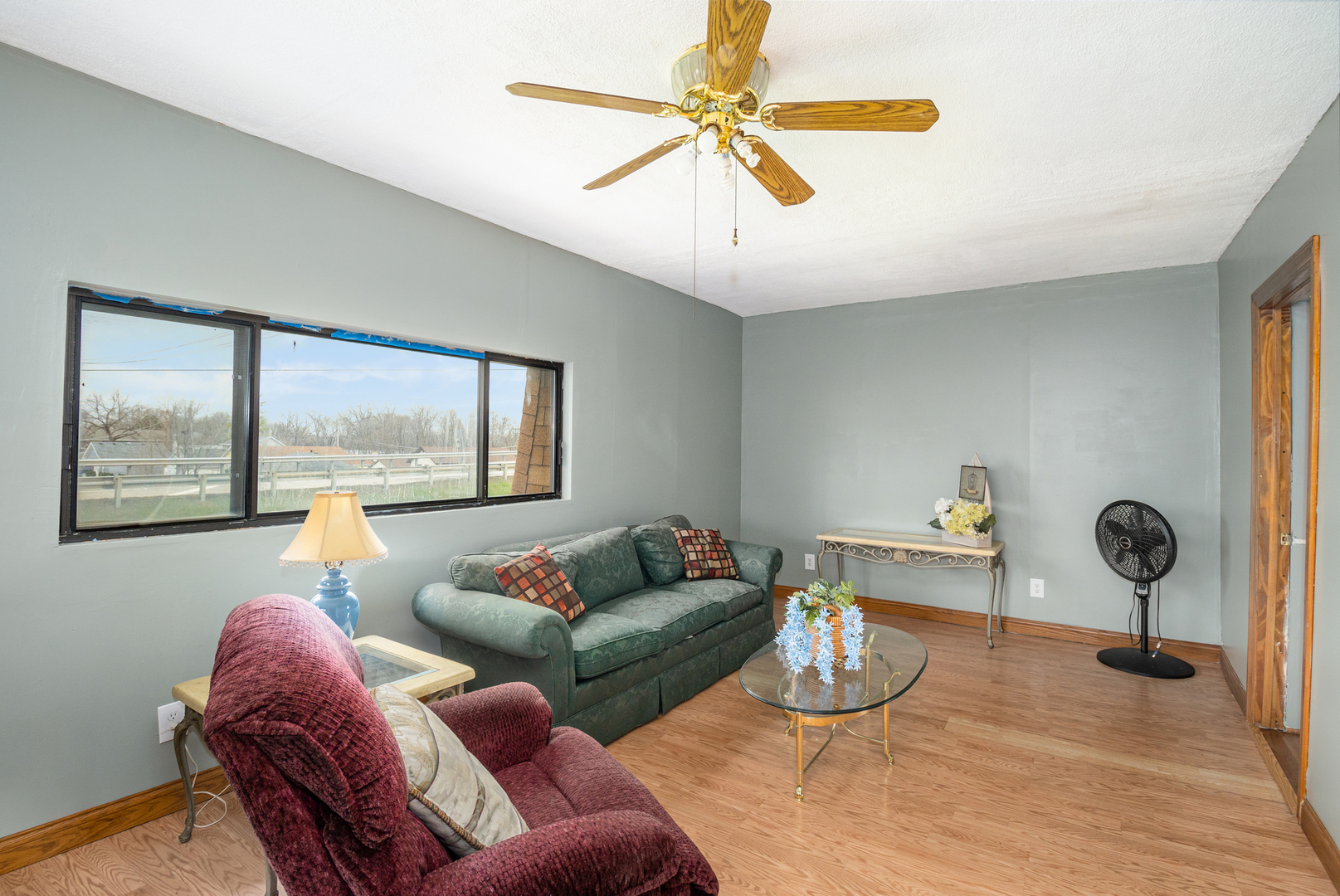 818 Clinton Street Lockport, IL 60441 - Photo 9 of 23 a living room with furniture