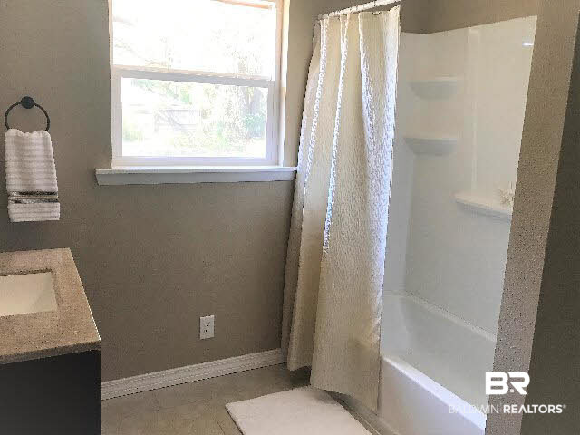 30890 Cedar Street Elberta, AL 36530 - Photo 11 of 16 Bathroom 2