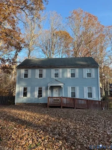 a view of a yard in front of a house