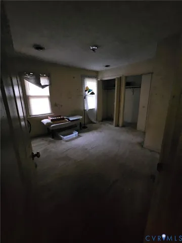 a view of empty room with windows and ceiling fan