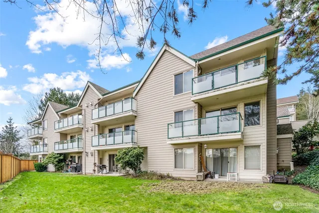 $375,000 | 15325 Sunwood Boulevard, Unit B304, Tukwila, WA 98188