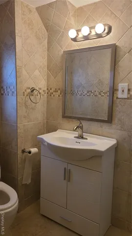 $2,900 | 769 Washington Street, Baldwin, NY 11510