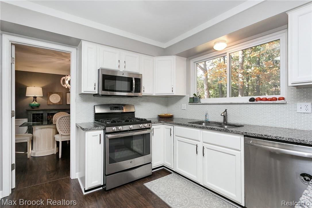 2922 Powderhorn Ridge Road Rochester, MI 48309 - Photo 5 of 31 Powderhorn Ridge-12.jpg