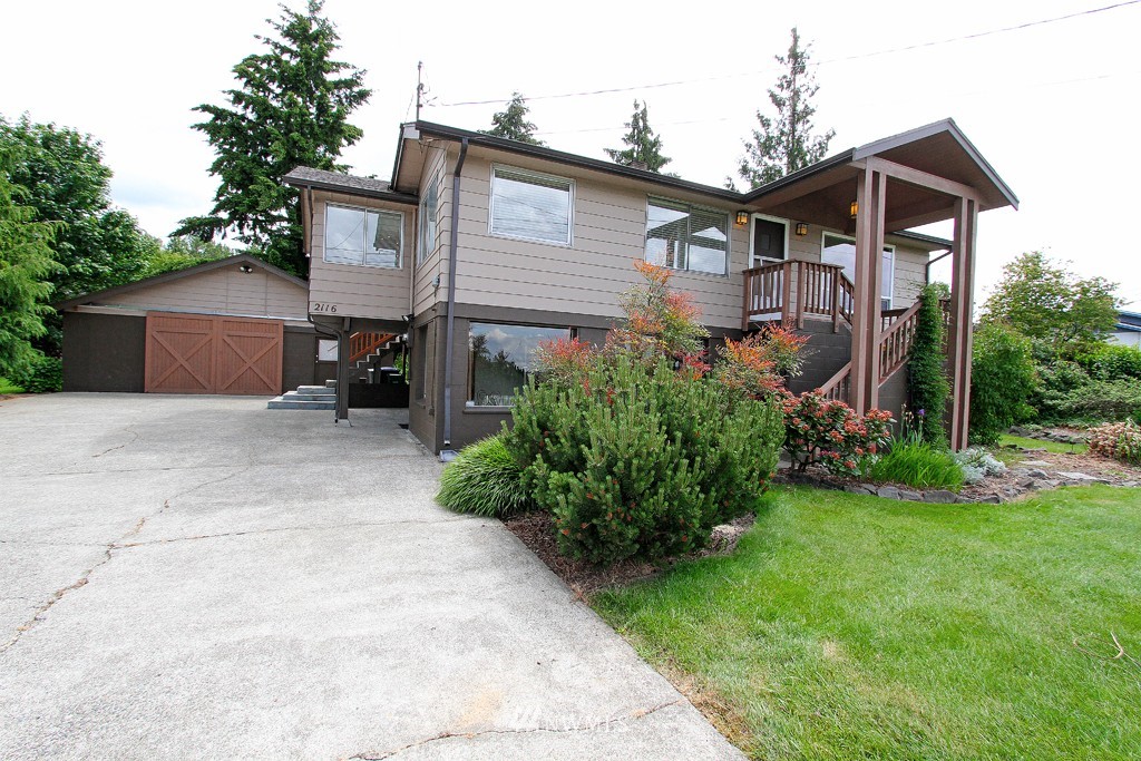 2116 High Avenue Northeast Renton, WA 98056 - Photo 3 of 24