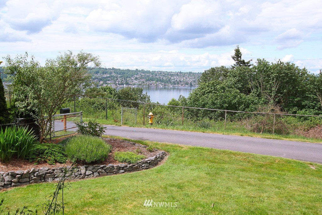 2116 High Avenue Northeast Renton, WA 98056 - Photo 4 of 24