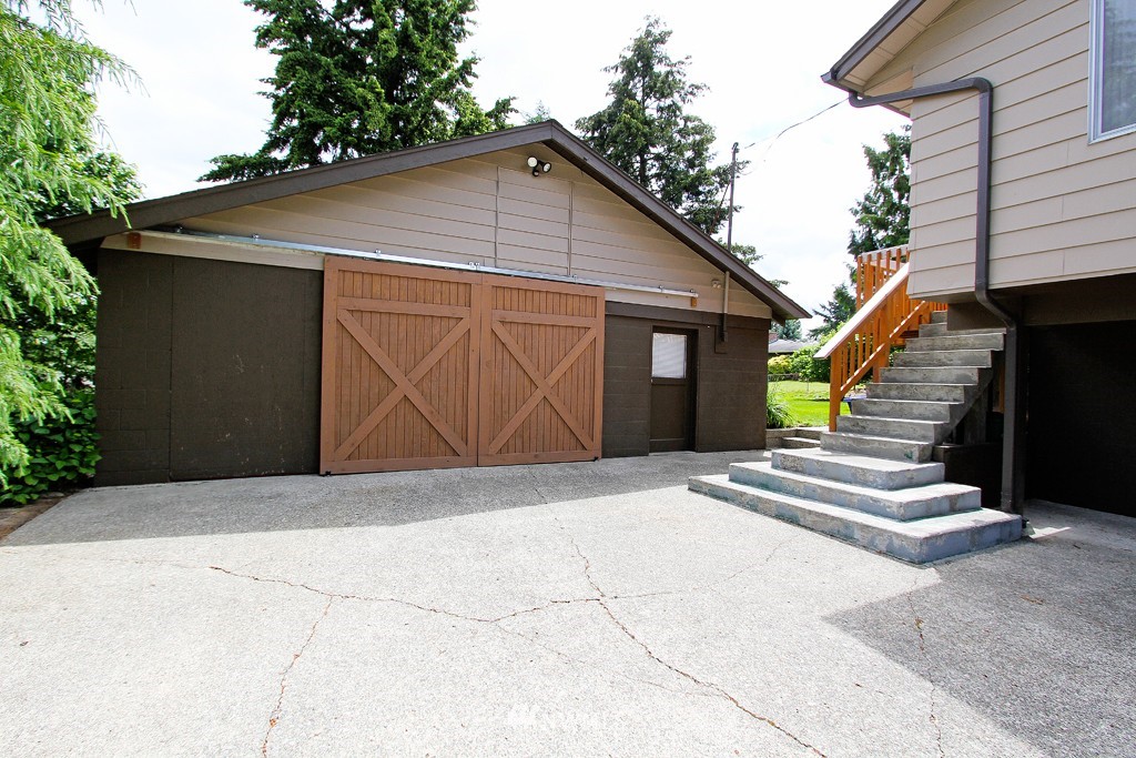 2116 High Avenue Northeast Renton, WA 98056 - Photo 5 of 24