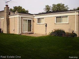 19430 Coachwood Road Riverview, MI 48193 - Photo 18 of 19 coachwood patio.jpg