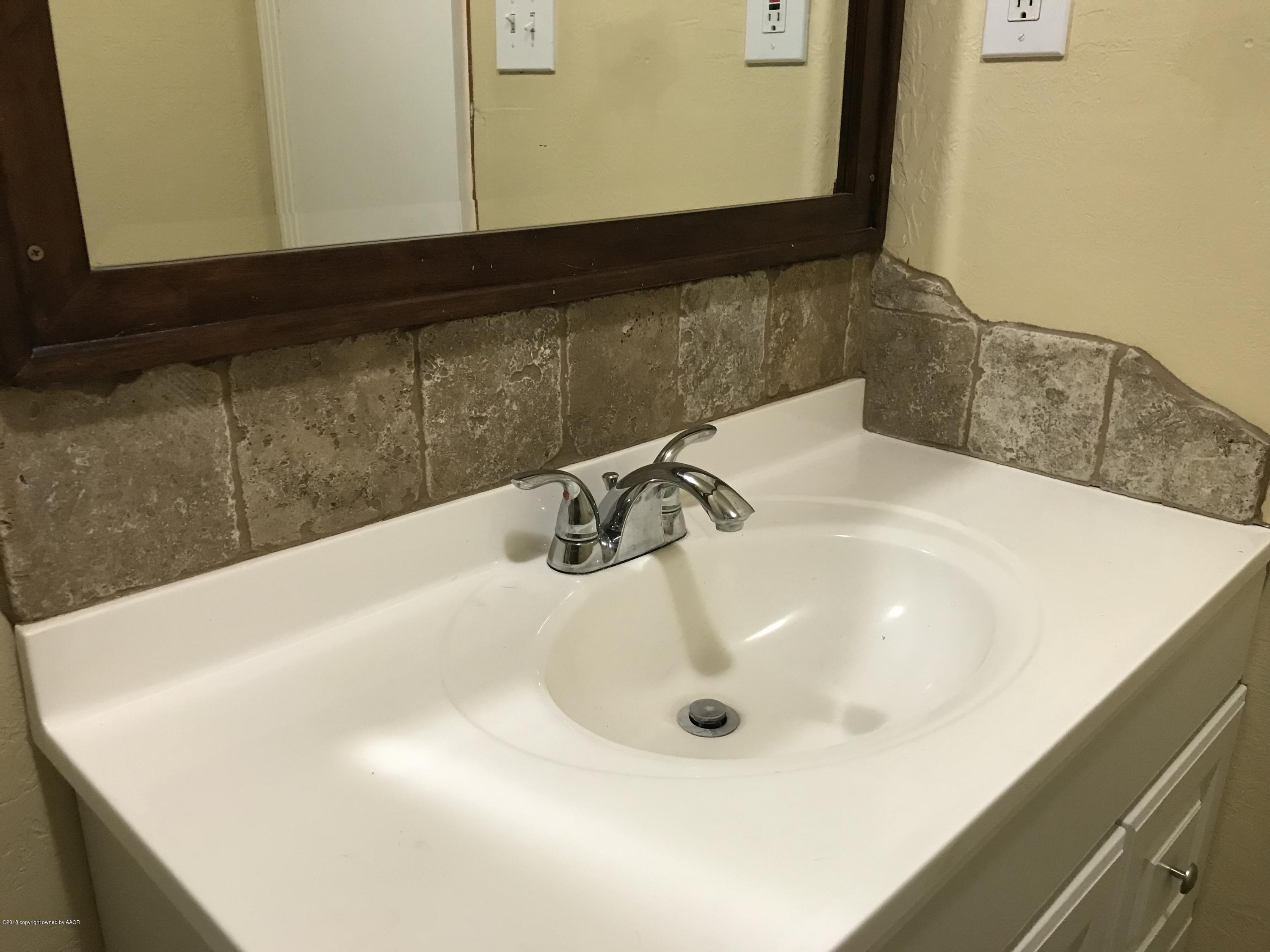 4632 Cline Road Amarillo, TX 79110 - Photo 10 of 27 a bathroom with a sink