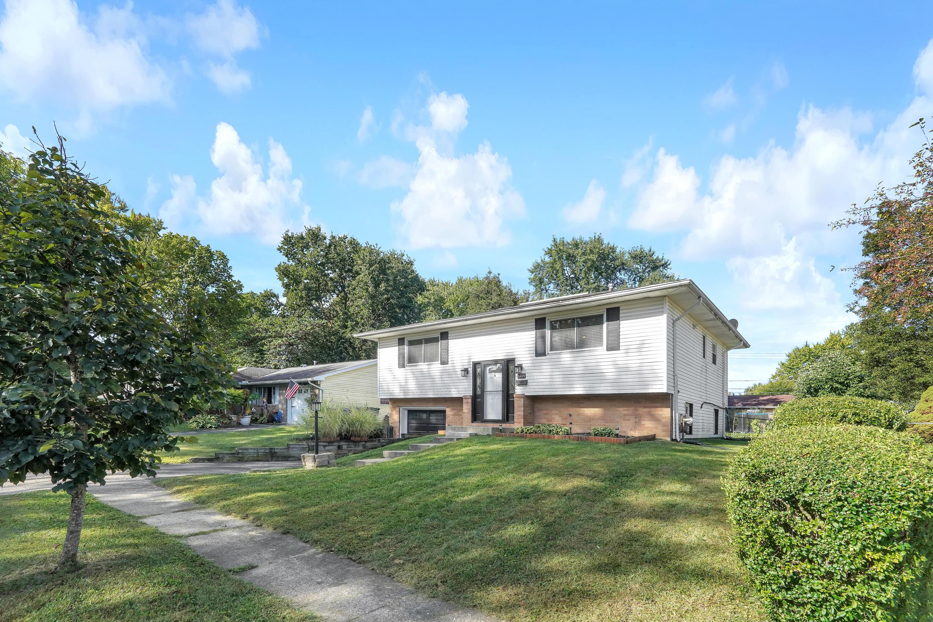 6499 Faircrest Road Columbus, OH 43229 - Photo 2 of 27 DSC05188