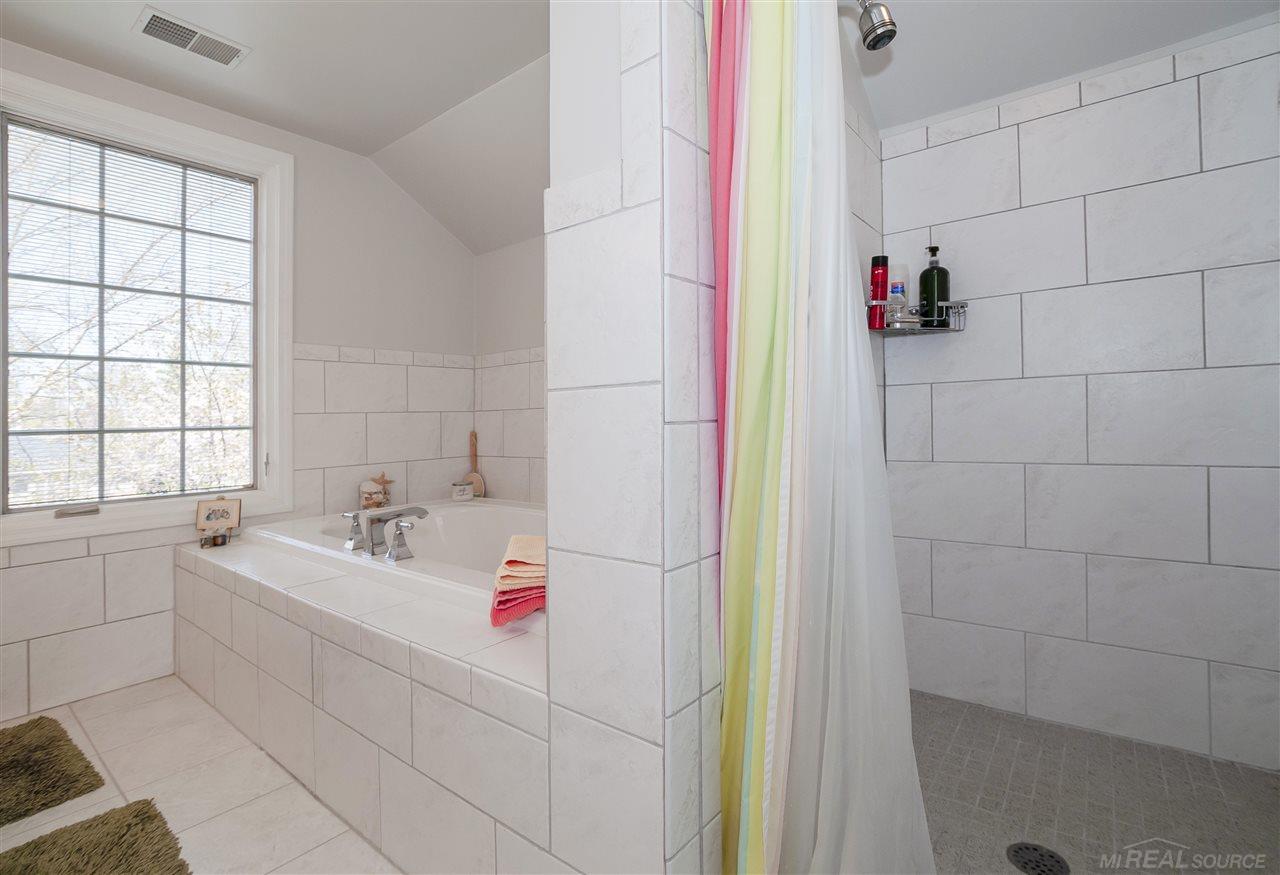 1415 South Renaud Road Grosse Pointe, MI 48236 - Photo 37 of 65 31386500-36.JPG