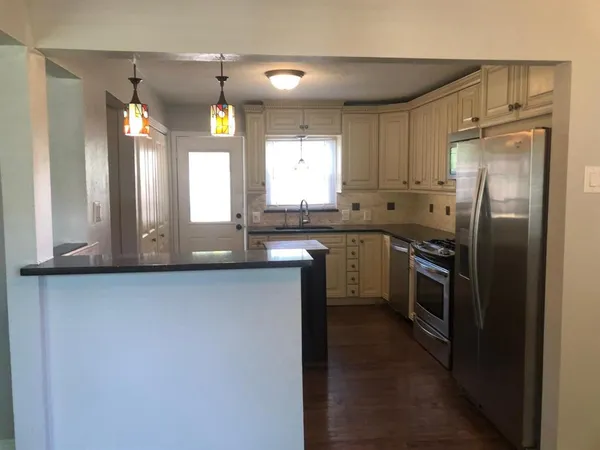 $3,250 | 3984 Park Lane, Dallas, TX 75220