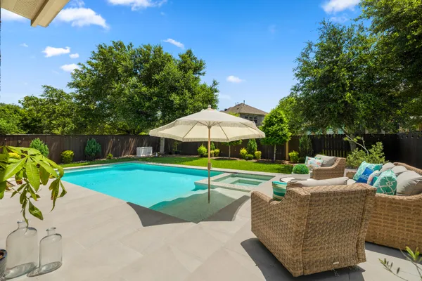 $705,000 | 26 Winhall Place, The Woodlands, TX 77354
