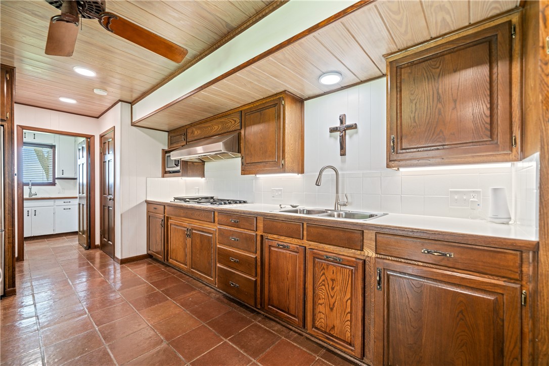 501 South County Road 1140 Riviera, TX 78379 - Photo 13 of 40 Functional eat-in kitchen offering generous counte